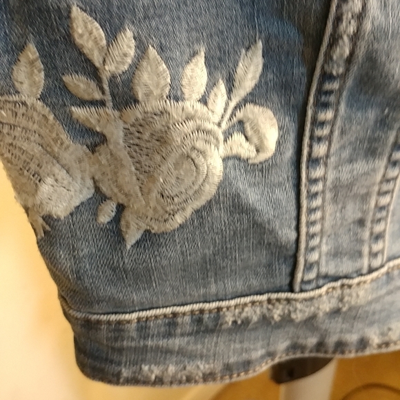 Distressed Jean Vest - Picture 5 of 11